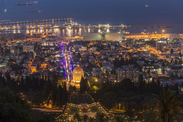 Fototapeta premium Bahai shrine in Haifa city at night