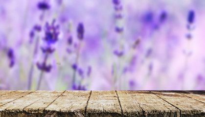 Empty table background © Piotr Krzeslak