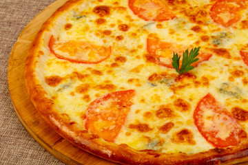 Pizza Margarita with cheese