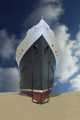 paquebot échoué sur la plage de port barcarès dans le sud de la france