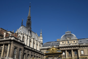 Obraz premium Sainte-Chapelle et palais de Justice à Paris, France