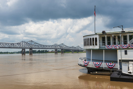 Detail of a steamer boat and the bridge over the Mississippi River near the city of Natchez, Mississippi, USA; Concept for travel in the USA and travel along the Mississippi River