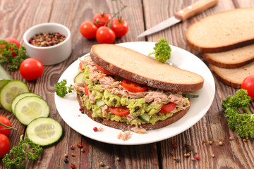 Fototapeta na wymiar sandwich with tuna, avocado and tomato