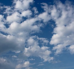 Fototapeta na wymiar The white cloudscape in the blue sky.