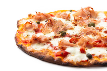 Pizza with prosciutto cotto ham, mozzarella, tomato sauce, capers and oregano 
