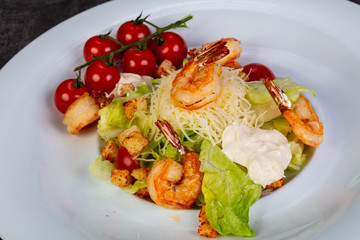 Salad Caesar with prawn