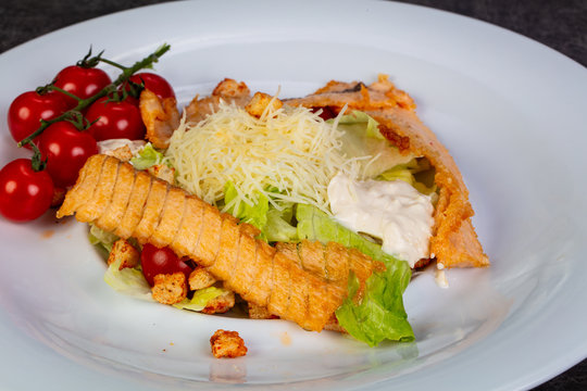 Calad Caesar with grilled salmon