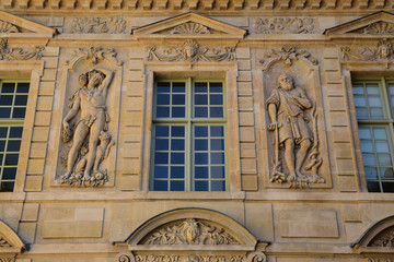 Façade hôtel de Sully à Paris, France