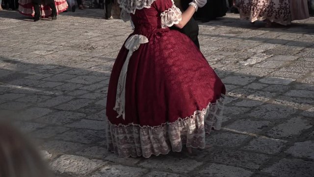 Representation of court dances royal