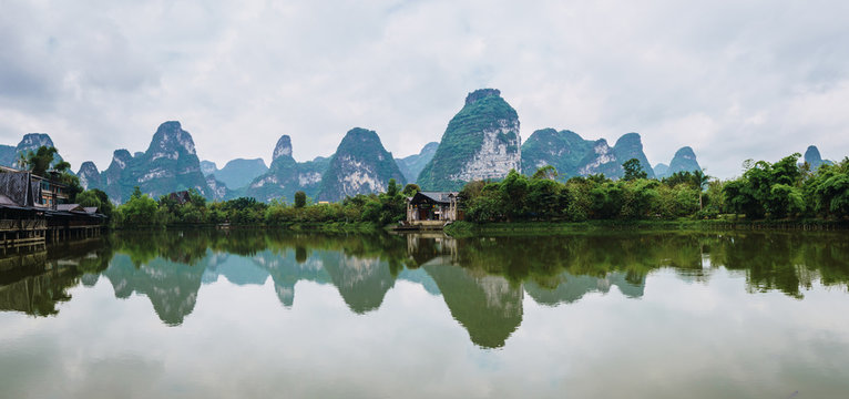 Small fishing village at Qu&acirc;y Son riverside