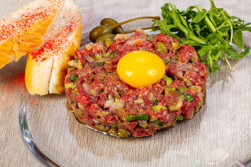 Beef tartar with bread