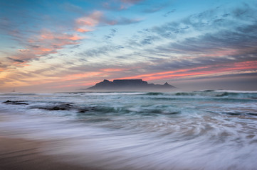 Fototapeta premium Pierwsze światło w Kapsztadzie