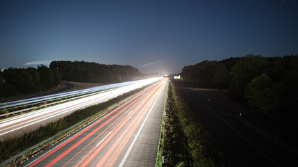 Autobahn bei Nacht