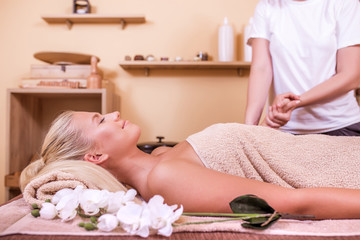 Obraz na płótnie Canvas Woman enjoying a massage at a spa