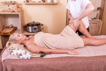 Obraz na płótnie Canvas Woman having leg massage