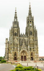 Fototapeta na wymiar Basilique de Notre-Dame-de-l'Epine