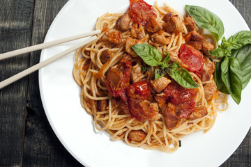 Spaghetti in tomato sauce with chicken