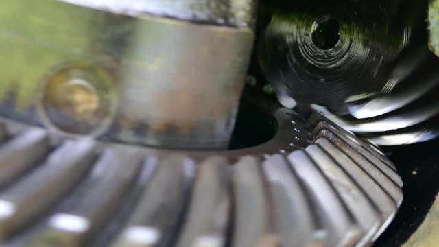 Mechanism with steel gears. Reducer lubricated with oil for transmission. The gear ratio of the equipment with gears. Engines and automatics.