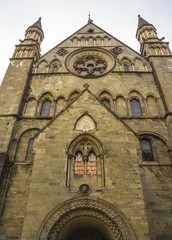Fototapeta premium Catedral de Nidaros uno de los principales monumentos históricos noruegos, alcanzando categoría de icono cultural. Ha llegado a ser considerada como la obra maestra del gótico nórdico. Verano de 2017