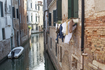 Fototapeta na wymiar Typical Venice canal 