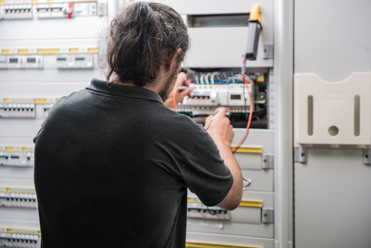 Maintenance &eacute;lectrique