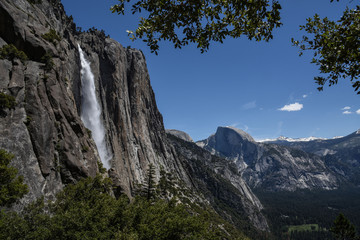 Fototapeta na wymiar Upper Yosemite Falls and Half Dome, Yosemite Falls trail, Yosemite National Park, California