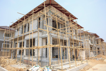 Fototapeta na wymiar house under construction with autoclaved aerated concrete block structure at building site