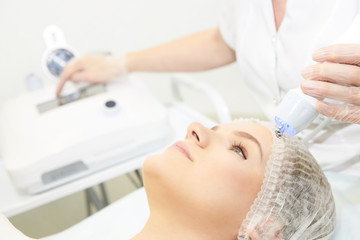 Obraz na płótnie Canvas Microcurrent facial dermatology procedure. Model. Aesthetic radiofrequency treatment. Micro current cosmetology massage