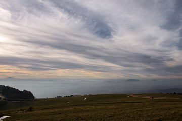 Obraz premium Subasio Mt. (Umbria, Italy), with sky covered by clouds and warm sunset colors