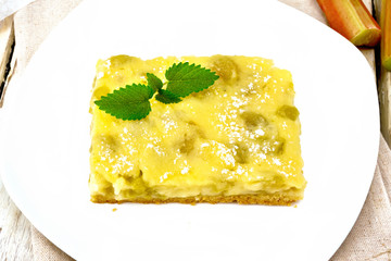 Kukhen with rhubarb and pudding in plate on towel