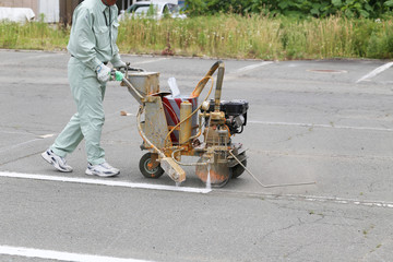 駐車場の白線引き