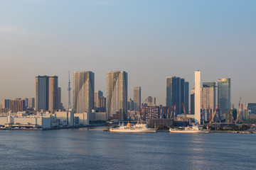 Fototapeta na wymiar (東京都ｰ都市風景)レインボーブリッジから見える晴海ふ頭１