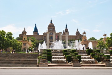 Muzeum Narodowe w Barcelonie oraz fontanny