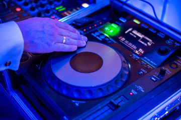 Obraz na płótnie Canvas DJ playing the mixer