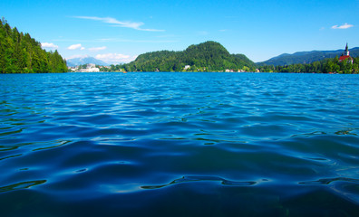 Obraz premium Lake Bled and mountains.