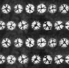 Materiał do szycia Seamless pattern, abstract tie dyed fabric of black color on white cotton. Hand painted fabrics. Shibori dyeing