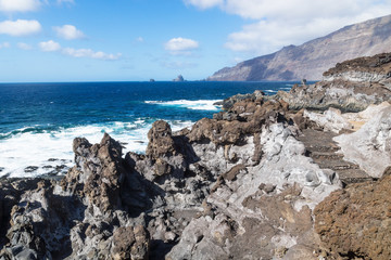 Fototapeta na wymiar View over the cliffs to the Ocean at Frontera, El Golfo, El Hierro, Canary Islands, Spain