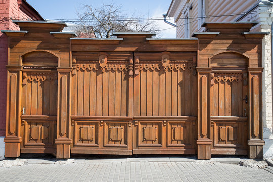 Kolomna, Russia. Beautiful Carved Wooden Gate In Russian Style In Kolomna Kremlin In Sunny Day In Spring.