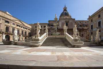 Naklejka premium Fountain of shame on Piazza Pretoria, Palermo, Italy