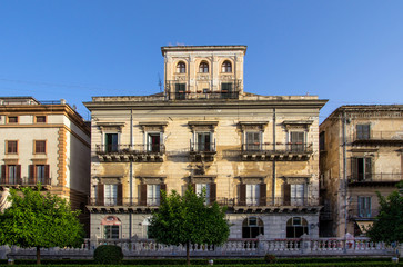 Fototapeta na wymiar Old italian building