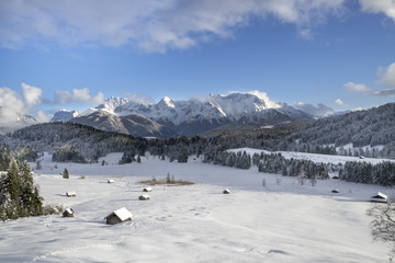 Fototapeta na wymiar Panorama Winterlandschaft im Karwendelgebirge in Bayern