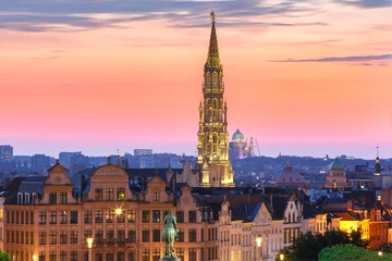 Poster Stadhuis van Brussel en Mont des Arts gebied bij zonsondergang in België, Brussel. © Kavalenkava