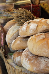 frisches Brot auf dem Wochenmarkt