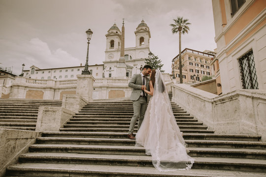 Fototapeta Young wedding couple on Spanish stairs in Rome