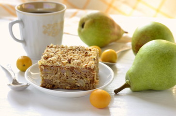 Pear pie with oat flakes