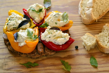 Baked paprika stuffed with cottage cheese with herbs