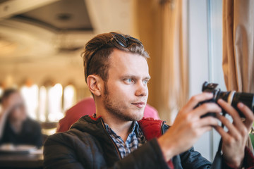  male photographer in a cafe.