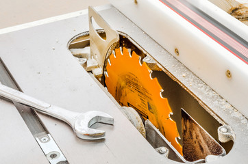 Woodworking, adjustable circular saw, wrench