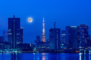 満月の東京湾景