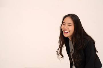 Obraz premium Beautiful young women are smiling happily on a simple background and leave space for text input.